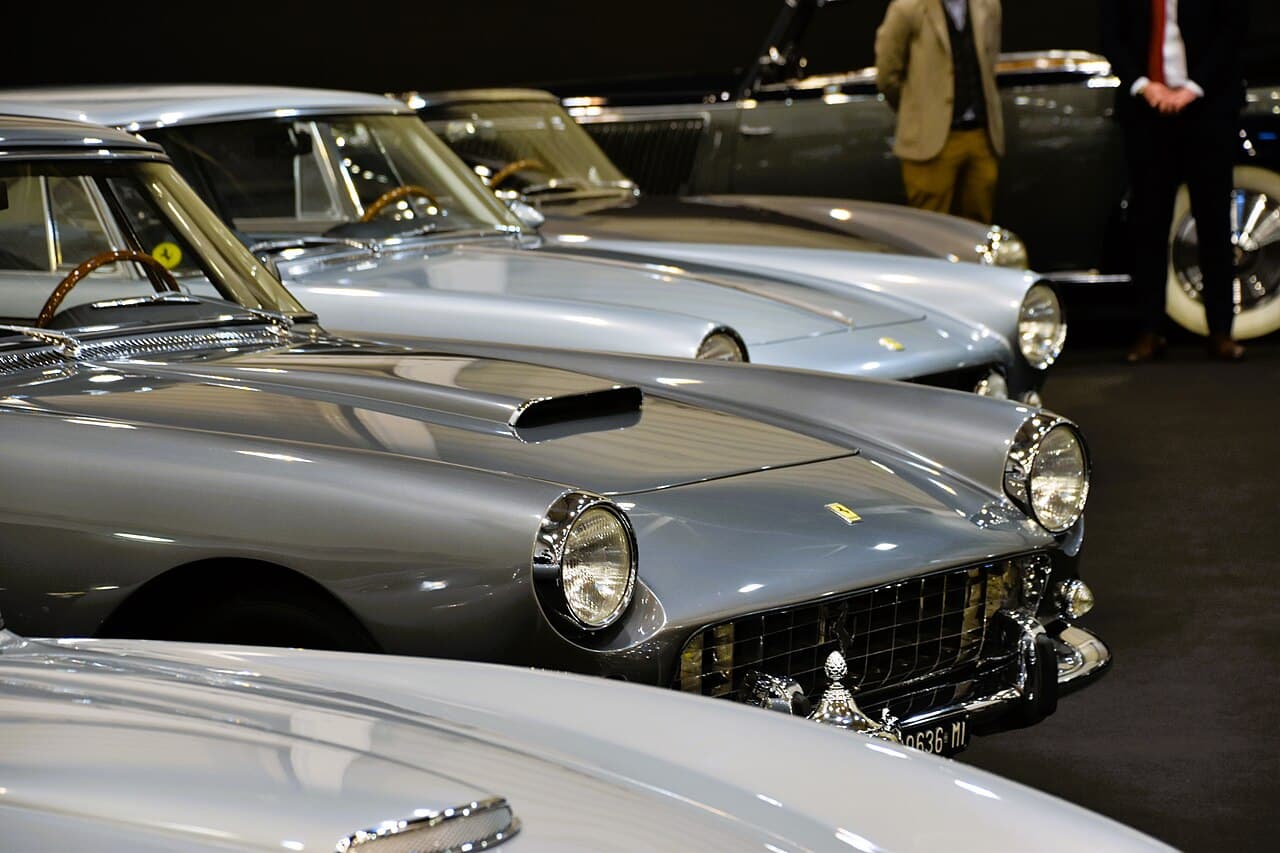 A Pinin Farina-bodied 250 GT Coupé, the steel-bodied grand tourer that carried the Colombo V12 into series production. Wikimedia Commons · Charles · CC BY 2.0